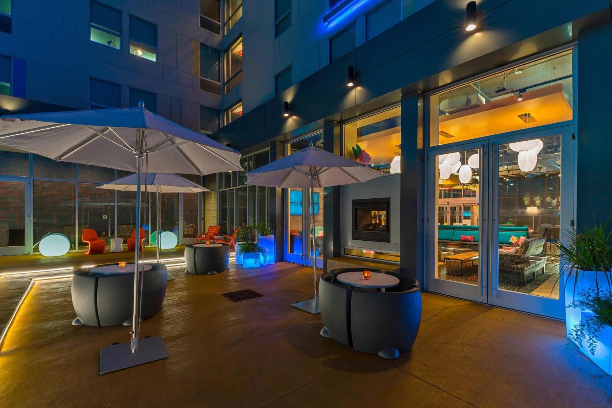 Aloft College Station Hotel Bagian luar foto